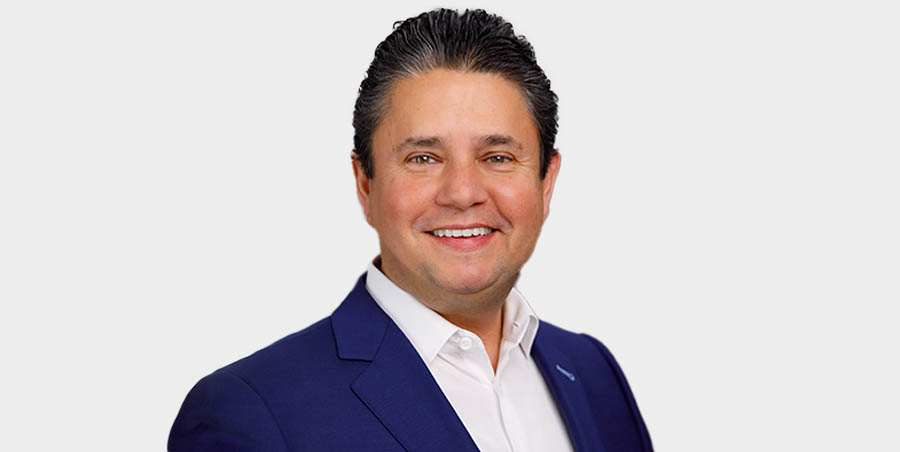 Raul Anaya headshot